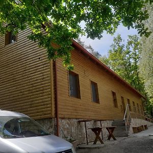 Отель Penzion Pralinka Sro Jesenice U Rakovnika Tlestky Exterior photo