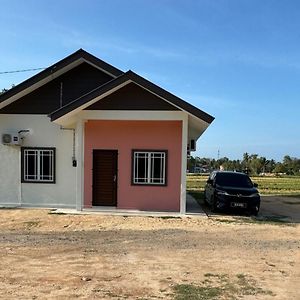 Afdal Homestay Пантай-Сенанг Exterior photo