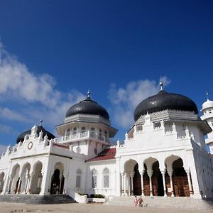 Отель Reddoorz Syariah Near Terminal Batoh Банда-Ачех Exterior photo