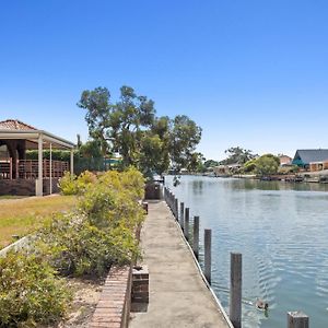 Вилла Canal Tranquillity - Restful Water Retreat South Yunderup Exterior photo