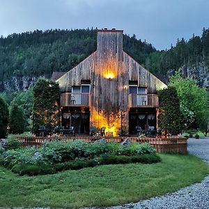 Отель Auberge Du Jardin Petit-Saguenay Exterior photo