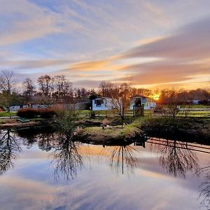 Отель Deeside Holiday Park Maryculter Exterior photo