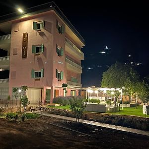 Beit Mirna Guesthouse - Эден Exterior photo