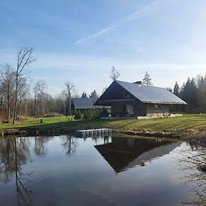 Вилла Kuuse Metsamaja SAAREMAA Exterior photo