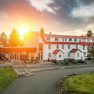 Gistihusith - Lake Hotel Эгильсстадир Exterior photo