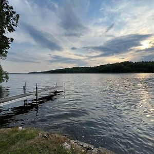 Вилла Chalet Sur Le Bord De L'Eau Mallorytown Exterior photo