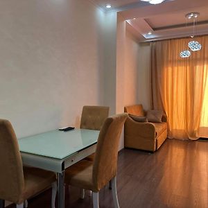 Апартаменты Apartamento Tamar Mepis 28 Kutaisi Centro Exterior photo