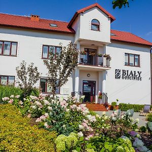 Отель Bialy Gosciniec Цеханув Exterior photo