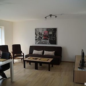 Апартаменты Zeleny Apartman Luzice Exterior photo