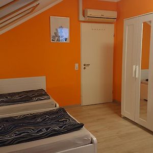 Отель 3-Bettzimmer Mit Gemeinschaftskueche Und Je 2 Dusch- Und 2 Toilettenzimmern Хоэнштайн-Эрнстталь Exterior photo