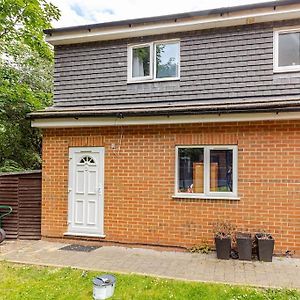 Апартаменты Beautiful Flat In Morden Near Wimbledon Exterior photo