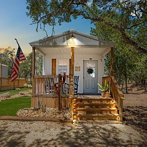 Отель Lucky Star Ranch - Shooting Star Tarpley Exterior photo