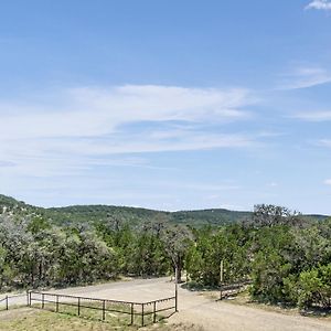 Отель Lucky Star Ranch Tarpley Exterior photo