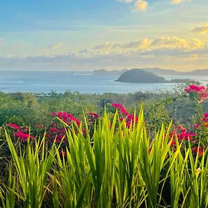 Отель Lobster Bay Lombok Awang Exterior photo