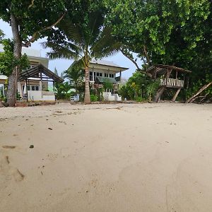 Отель La Digue Luxury Beach & Spa Exterior photo