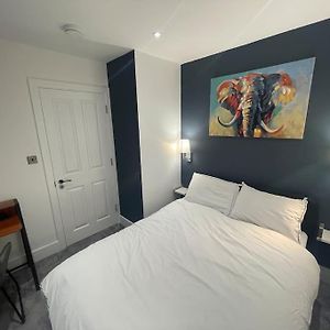 Апартаменты 5 Mins From Morden Station Merton  Exterior photo