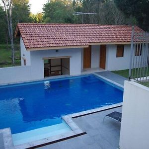 Cozy One Room With Massive Pool Anstead Exterior photo