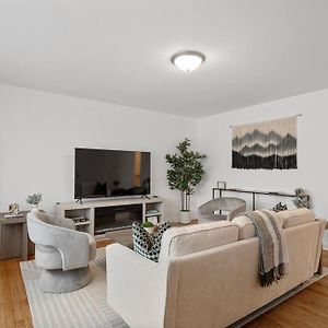 Апартаменты Stylish 2Br Near O'Hare Modern & Easy Access Дес-Плейнс Exterior photo