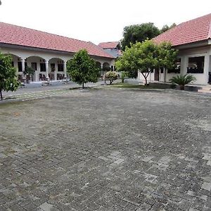 Отель Oyo 93051 Wisma Syariah Buloe Enrekang Exterior photo