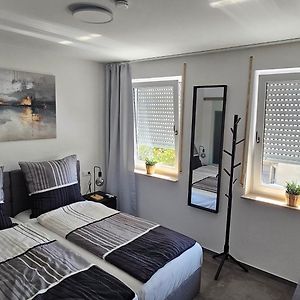 Отель Doppelzimmer Mit Neckarblick Нюртинген Exterior photo