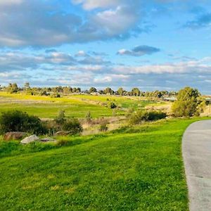 A Spacious Vacation Home Nearby Melbourne Airport Кэролайн Спрингс Exterior photo