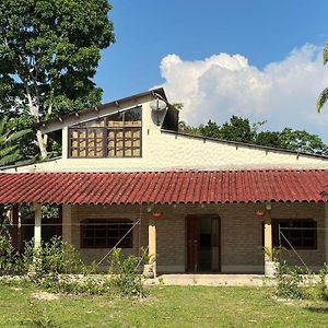 Отель Casa Alojamiento La Cascina Икитос Exterior photo