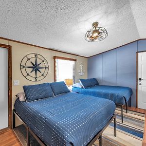 Nautical Nest Suite 2 - Lodges At Fossil Creek Hotel Room Kingston Exterior photo