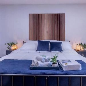 Апартаменты If You Like Navy Blue This Is For You, Sleeps 6, 1 King Bed Хасбрак-Хайтс Exterior photo