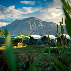 Bed and Breakfast Green Throne Camp Лех Exterior photo