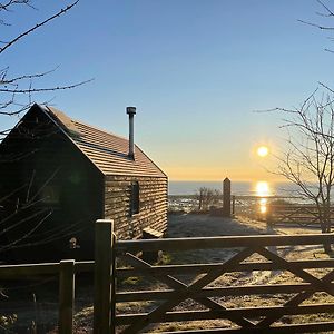 Апартаменты St Hilda Beach Hut Алнмут Exterior photo