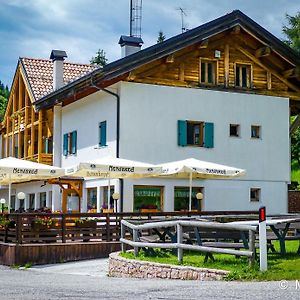 Отель Rifugio Viote Васон Exterior photo