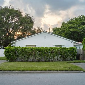 Вилла The Peacock Bungalow Near Fort Lauderdale Beach! Exterior photo