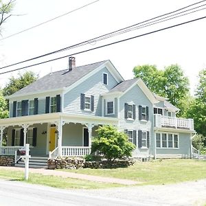 Отель Heritage Trail Farmhouse New Hampton Exterior photo