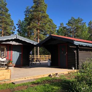 Timber Cottages With Jacuzzi And Sauna Near Lake Vaenern Карлстад Exterior photo