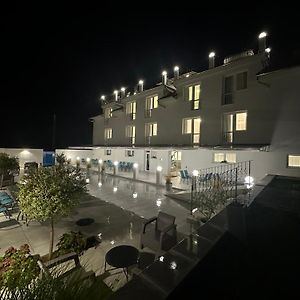 Danelis Hotel Edeleny Exterior photo