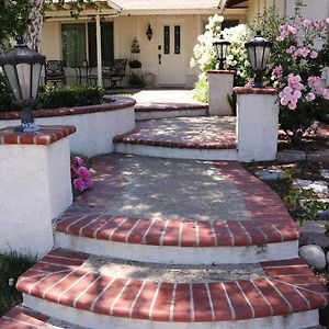 Contemporary Country Charm Suite Moorpark Exterior photo