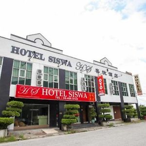 Hs Hotel Siswa Near Utar Кампар Exterior photo