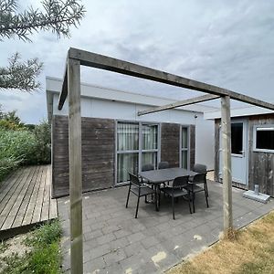 Вилла Enticing Chalet Beachside Хеллевутслёйс Exterior photo