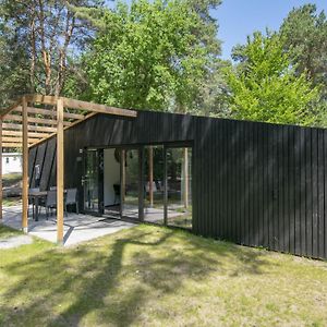 Вилла Modern Chalet With Wellness, In A Holiday Park At 12 Km From Eindhoven Мирло Exterior photo