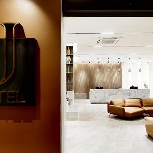 J Hotel Бандар-Сери-Бегаван Exterior photo