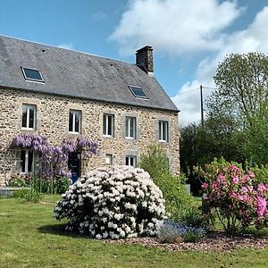 Bed and Breakfast Chambre Des Bords De Siame Gratot Exterior photo