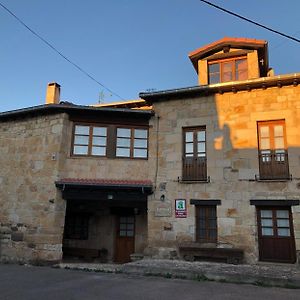 Отель Posada Los Vallucos Сан-Мартин-де-Элинес Exterior photo