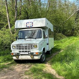 Bed and Breakfast Poppy, Chambre D'Hotes En Camping Car Vintage Romenay Exterior photo