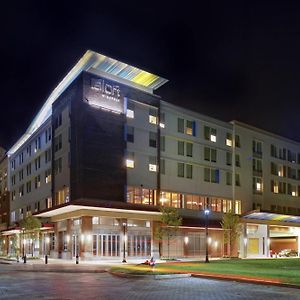 Отель Aloft Richmond West Шорт-Памп Exterior photo