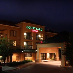 Отель Courtyard By Marriott Flint Grand Blanc Exterior photo