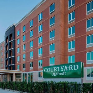 Отель Courtyard By Marriott New York Queens/Fresh Meadows Exterior photo