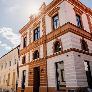 Отель Grand Central Лютомер Exterior photo