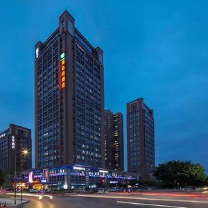 Vienna Hotel Chengdu University Of Pertroleum Metro Station Exterior photo