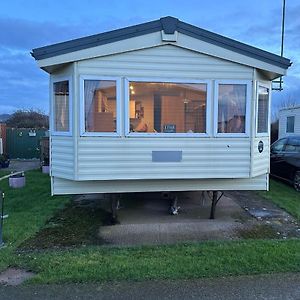 3 Bedroom Pet Free Static Caravan In Prestatyn Рил Exterior photo