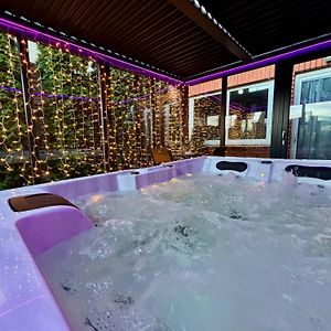 Апарт отель Apartament "Love Island" Jacuzzi Spa Z Duza Wanna Z Hydromasazem Dla Dwojga Гнезно Exterior photo